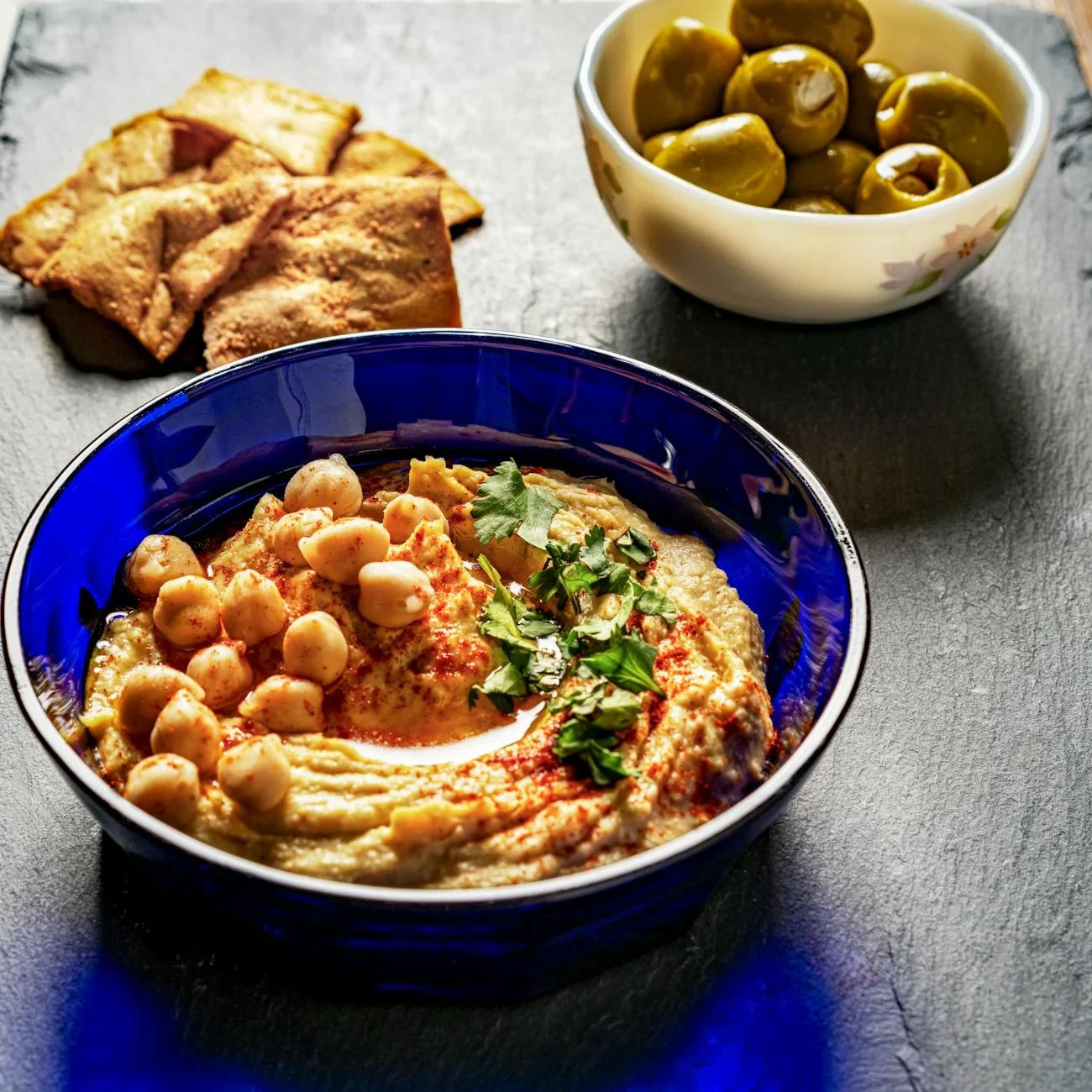 Bouteilles de vins bio sélectionnés sur étagère